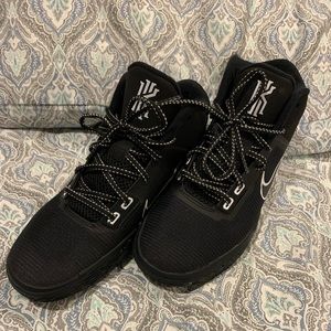 Nike KYRIE FLYTRAP 4 Mens SZ 8. Pre owned Black